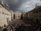 Na barcelonskou demonstraci na podporu obvinného vedení Katalánska pily...