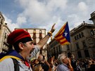 Na barcelonskou demonstraci na podporu obvinného vedení Katalánska pily...