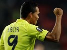 Kolumbijský útoník Carlos Bacca z Villarrealu se raduje z gólu proti Slavii v...