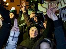 Zhruba ticet lid protestovalo odpoledne v Lipnku nad Bevou pi setkn...