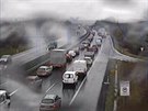 Na �estn�ct�m kilometru od Hradce Kr�lov� sm�rem na Prahu se stala dopravn�...
