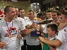 Rok 2008 a basketbalisté Olimpije Lubla oslavují slovinský titul. tvrtý...