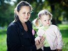 Jana �ervenkov� s dcerkou.