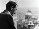 Adolf Hitler shlíí z Praského hradu na hlavní msto obsazeného zbytku...