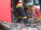 �idi� trolejbusu narazil do budovy u zast�vek na Hlu��nsk� ulici v Opav�. P�i...