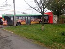�idi� trolejbusu narazil do budovy u zast�vek na Hlu��nsk� ulici v Opav�. P�i...