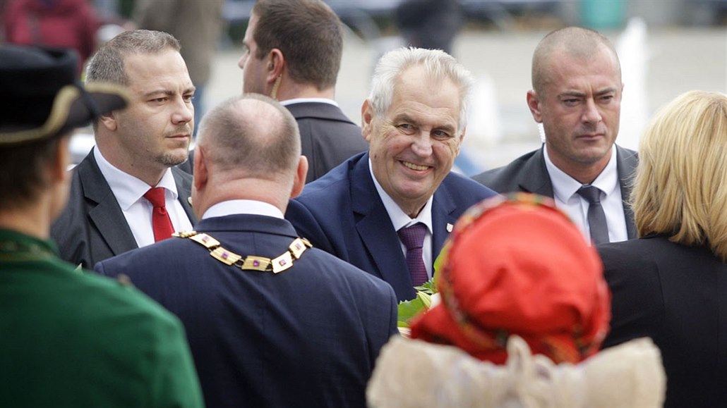 Prezident Milo� Zeman ve st�edu zahájil t�ídenní náv�t�vu Olomouckého kraje....