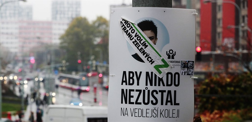 V pra�ských ulicích jsou stále k vid�ní volební plakáty.