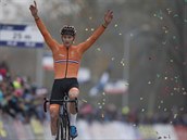Nizozemsk cyklokrosa Mathieu van der Poel slav triumf na mistrovstv Evropy...