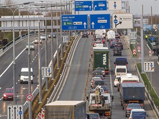 Po rozšíření silnice I/37 u Parama na čtyři pruhy je nyní posledním dopravním...