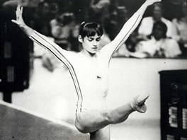 Čtrnáctiletá rumunská gymnastka Nadia Comaneciová se stala nejmladší...