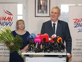 Prezident Milo Zeman a jeho manelka Ivana vystoupili na tiskové konferenci k...