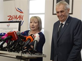 Prezident Miloš Zeman a jeho manželka Ivana vystoupili na tiskové konferenci k...