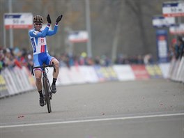 eský cyklokrosa Martin Bína v cíli mistrovství Evropy v Táboe.