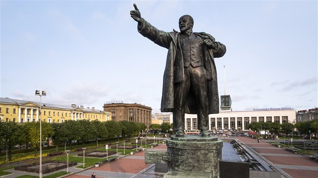 Leninova socha ped Finskm ndram v Petrohrad (3. listopadu 2017)