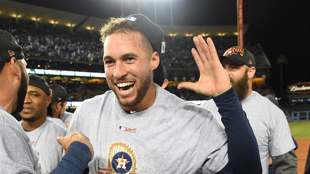 Baseballista George Springer z Houstonu si uv vtzstv v MLB.