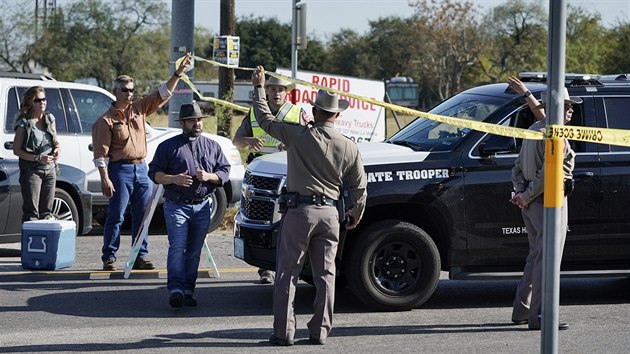 Pi stelb v baptistickm kostele ve mst Sutherland Springs v americkm stt Texas  zemelo 26 lid (5. listopadu 2017).