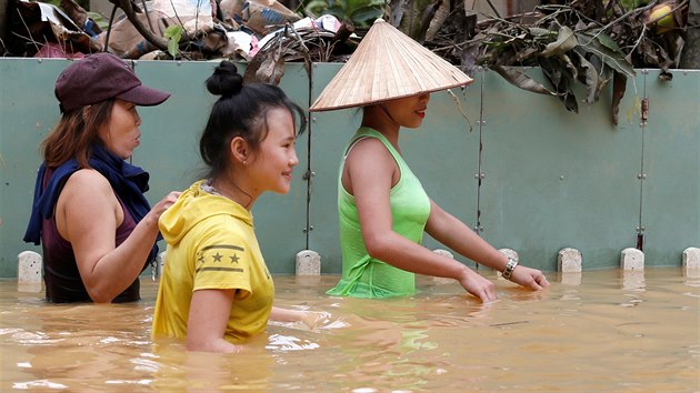Tajfun Damrey zashl vchodn pobe centrlnho Vietnamu, kde zaplavil msto Hoi An (7. listopadu 2017).