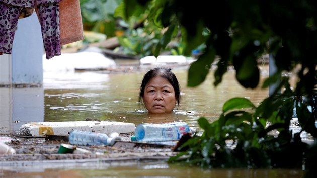 Tajfun Damrey zashl vchodn pobe centrlnho Vietnamu, kde zaplavil msto Hoi An (6. listopadu 2017).