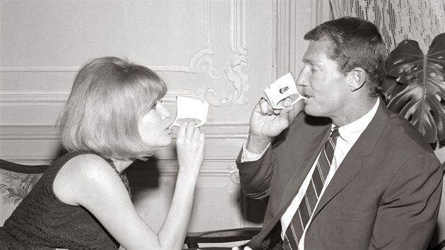 Herecký pár Olga Schoberová a Brad Harris na filmovém festivalu v Karlových Varech v červenci 1966. Následující rok se vzali.