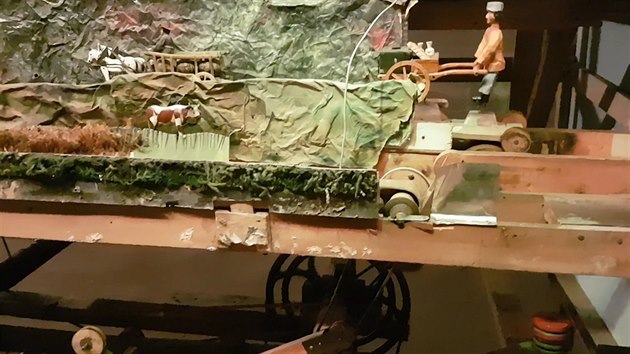 V Muzeu Jindřichohradecka obnovují unikátní Krýzovy jesličky