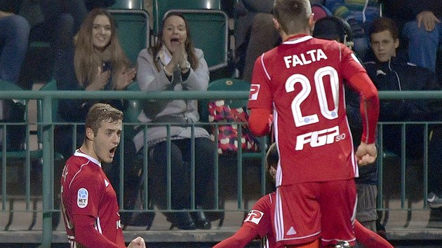 Radost olomouckch fotbalist z glov trefy Jakuba Plka. Na hiti Bohemians vstelil v utkn 13. kola fotbalov ligy vedouc gl.