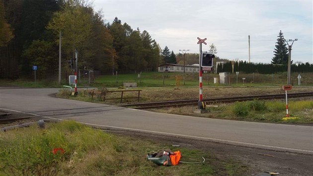 Pejezd v Mirovicch, kde se stetl osobn vlak s autem.