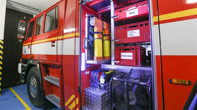 Přehořovští hasiči se rozhodli zakoupit fekální vůz a předělat ho na hasičský. Na snímku je Martin Šimek.