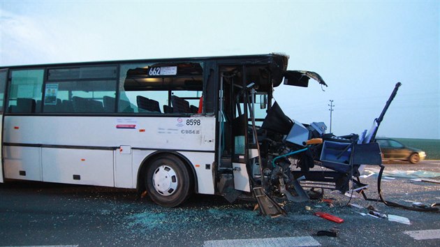 Kamion se stetl s odboujcm autobusem (8.11.2017)