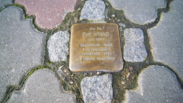 Vůbec první kámen zmizelých se v Kroměříži objevil před pár lety a nese jméno Emila Branda. Ten provozoval kavárnu na rohu Vodní ulice a Velkého náměstí a také byl členem jednoho z transportů v roce 1942.