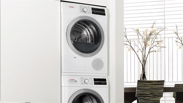 Umístěním pračky a sušičky na sebe šetří uživatel místo a zároveň si usnadní práci. Spotřebiče zvládnou i 9 kg prádla jak na praní, tak na sušení.