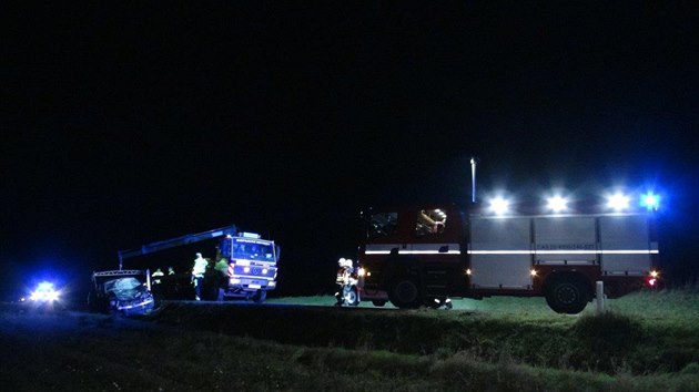 U obce Kenek uteklo stdo kon, na silnici jednoho porazilo auto. (3.11.2017)