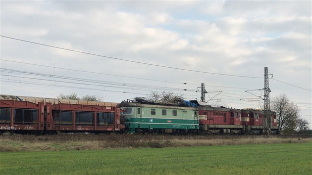 Srka dvou nkladnch vlak a nsledn vykolejen jednoho z vagon zastavily provoz na trati mezi Lysou nad Labem a Kostomlaty nad Labem na Nymbursku. (3.11.2017)