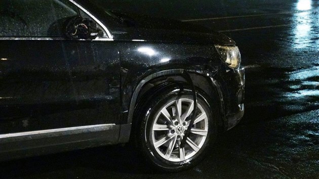 Policie zastavila idiku, kter nabourala stojc auto. Zkouku na alkohol odmtla (9.11.2017)