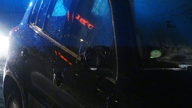 Policie zastavila idiku, kter nabourala stojc auto. Zkouku na alkohol odmtla (9.11.2017)