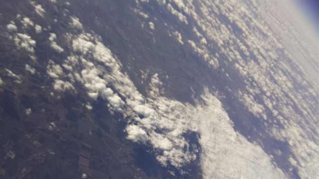 Jedna z fotografií, kterou pořídila a ještě během letu odeslala sonda vypuštěná studenty v Olomouci. Vyletěla až do výšky 32 kilometrů.