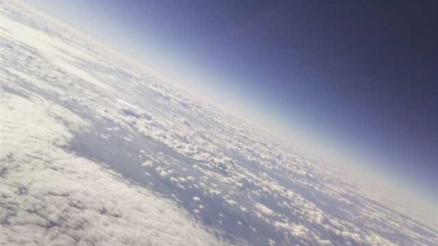 Jedna z fotografií, kterou pořídila a ještě během letu odeslala sonda vypuštěná studenty v Olomouci. Vyletěla až do výšky 32 kilometrů.