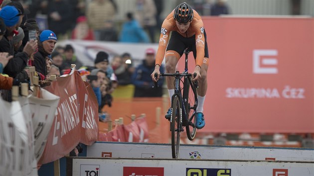 Nizozemsk cyklokrosa Mathieu van der Poel na trati mistrovstv Evropy v Tboe.