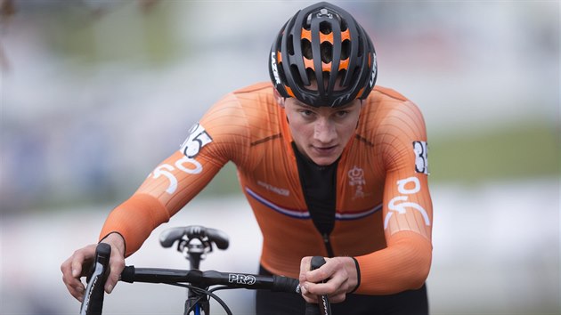 Nizozemsk cyklokrosa Mathieu van der Poel na trati mistrovstv Evropy v Tboe.