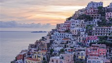 Positano je pímoské msteko jihoitalského regionu Kampánie v provincii...