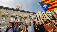 Na barcelonskou demonstraci na podporu obvinného vedení Katalánska pily...