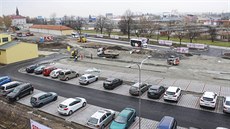 V Jírovcov� ulici stále pracují d�lníci. Do konce listopadu má být na záchytném...