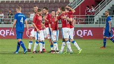 etí fotbalisté se radují z gólu v pípravném utkání proti Islandu na turné v...