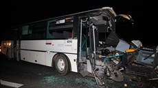 Kamion se stetl s odboujícím autobusem (8.11.2017)