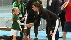 Vévodkyn Kate si zahrála tenis s dtmi