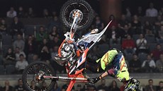 Petr Pilát na exhibici ve freestyle motokrosu FMX Gladiator Games v praské O2...