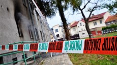 Hasiči museli při požáru bytu v Ostravě-Hulvákách evakuovat deset lidí i dva...