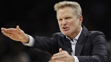 Steve Kerr diriguje hráe Golden State.