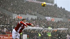 Rory Delap p�i své parádní disciplín� - házení aut�