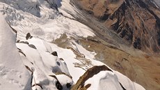 Pohled z výky 6 tisíc metr pi výstupu na TbGU v Tádikistánu